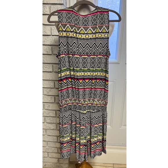 Sleeveless Romper in Tribal Print - Picture 3 of 4